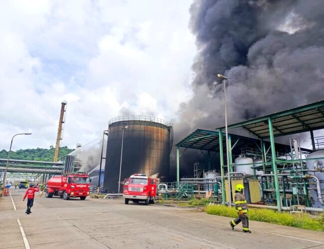Explosión en la Refinería de Esmeraldas: incendio en tanque de fuel oil activa emergencia nacional