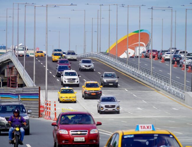 ¡Guayaquil se eleva! Aquiles Álvarez inaugura nuevo paso elevado en Las Américas y lanza plan de obras emblemáticas