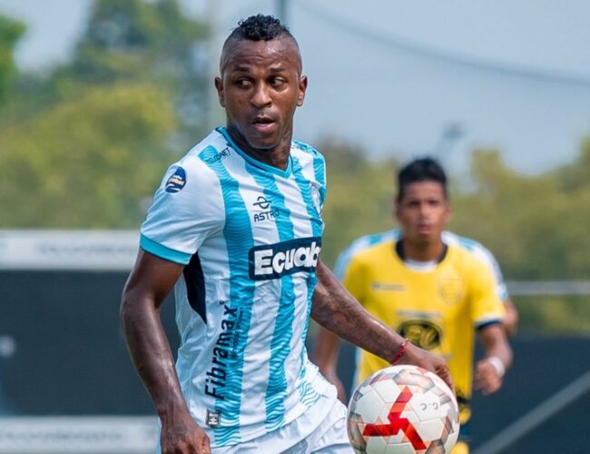 ¿Vuelve el ‘Killer’? Célico observa a Miller Bolaños en partido de Guayaquil City y reaviva rumores de su regreso a Emelec