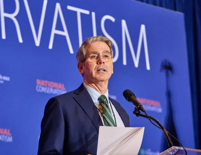 Bessent advierte que se estancaron las negociaciones comerciales entre Estados Unidos y China y urge contacto directo entre Trump y Xi Jinping