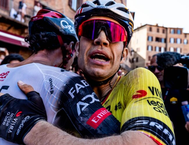 Simon Yates toma el liderato del Giro de Italia en una épica etapa 20; Richard Carapaz cae al tercer puesto