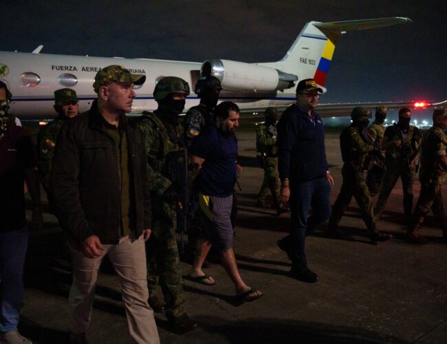 Alias ‘Fito’ aterriza en Guayaquil: máxima seguridad y tensión en su traslado desde Manta