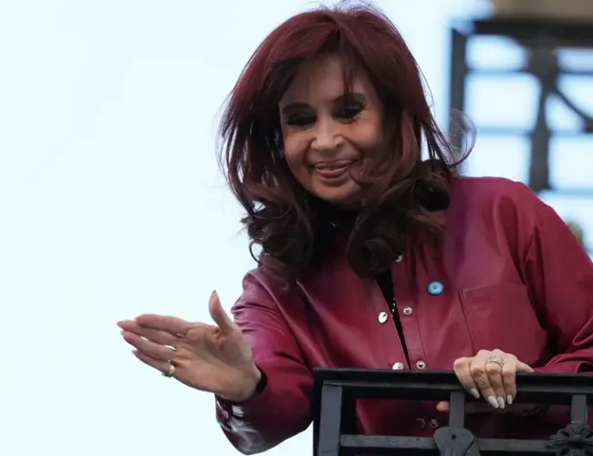 Cristina Fernández ya se encuentra detenida en Buenos Aires