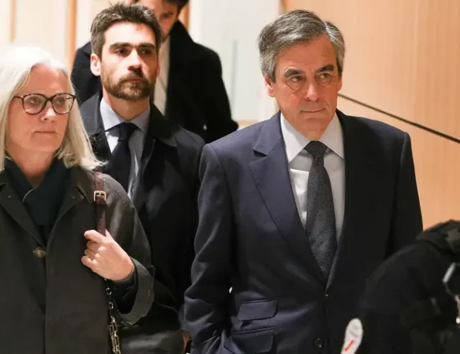 Rebajan la condena al ex primer ministro francés François Fillon
