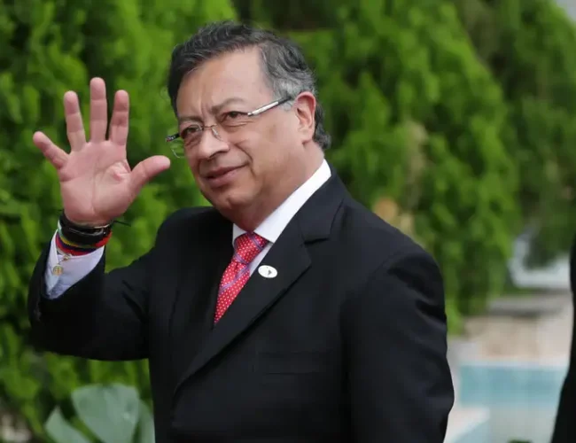 Gustavo Petro anuncia convocatoria a consulta popular sobre reforma laboral en Colombia