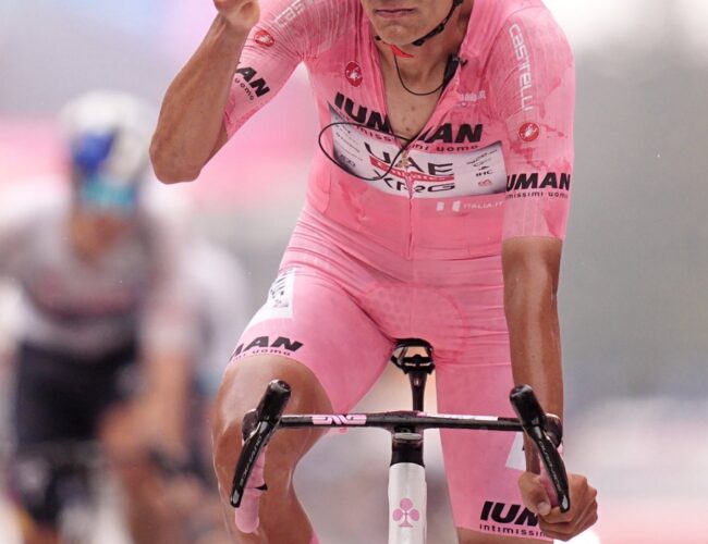 Isaac del Toro revela que intentó colaborar con Carapaz en el Giro, pero no hubo acuerdo