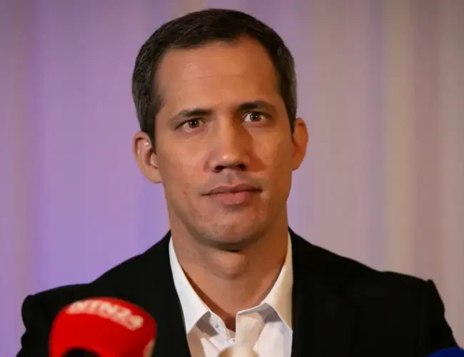 Fiscalía de Venezuela solicita nueva orden de captura y alerta roja de Interpol contra Juan Guaidó por presunta corrupción en España