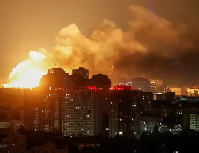 Al menos 14 muertos en Kiev por bombardeos rusos