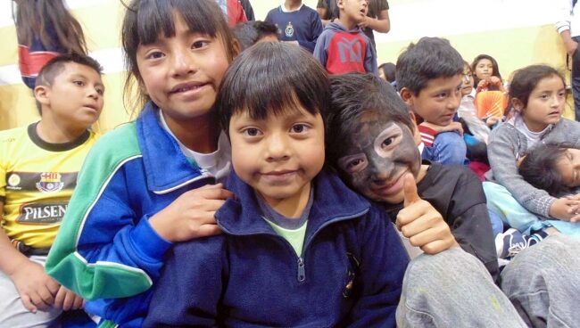 El número de niños y niñas ha disminuido en Ecuador, según cifras del INEC
