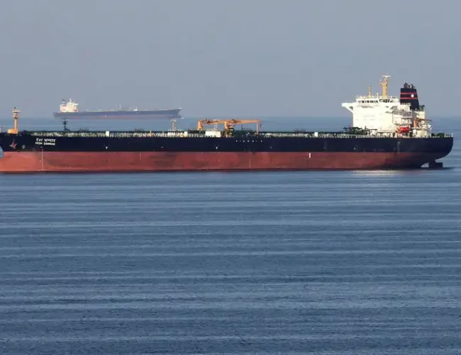 Dos petroleros colisionan en el mar de Omán sin causar derrame