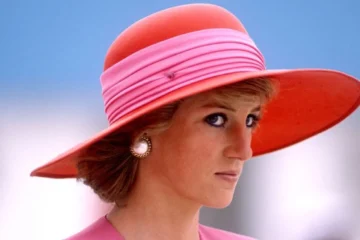 Vestidos de la princesa Diana protagonizan la subasta “más grande” de moda de la difunta integrante de la realeza