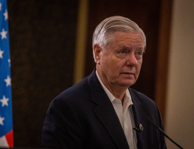 Senador Lindsey Graham: “El bombardeo a Irán fue la decisión correcta, el régimen se lo merece”