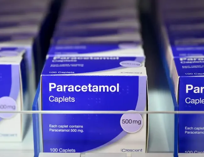 Una bacteria convierte plásticos en paracetamol: avance revolucionario en biotecnología