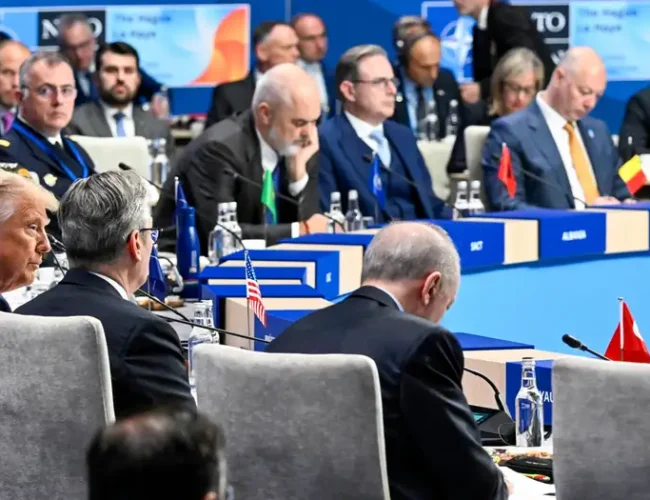 Zelenski califica de “larga y sustancial” reunión con Trump