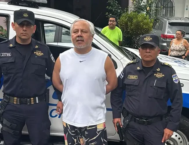 El Salvador: crítico de Bukele queda con prisión provisional