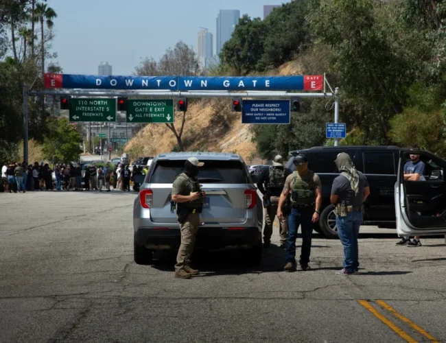 Los Dodgers guardaron silencio en la sacudida migratoria de Trump en Los Ángeles. Luego agentes llegaron a su estacionamiento