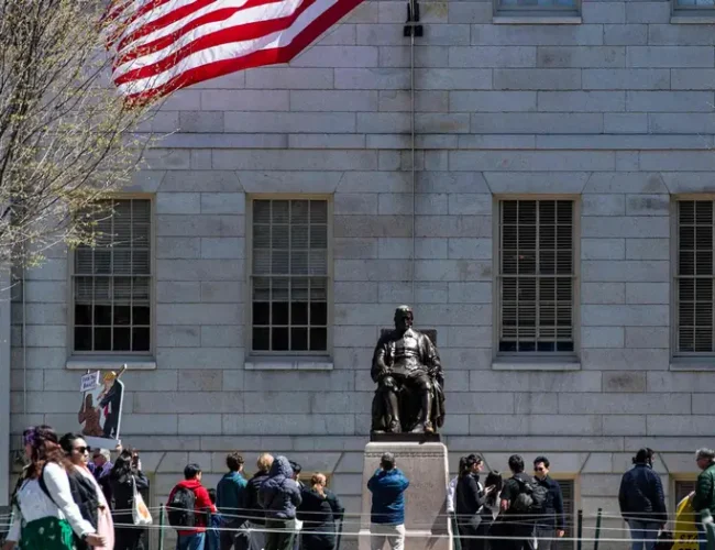 Juez bloquea recortes de Trump a estudios de investigación
