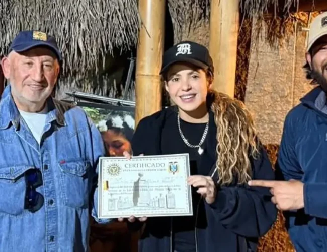 Shakira sorprende en Quito: visita la Mitad del Mundo y comparte fotos en Intiñán