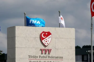 Escándalo en Turquía: 102 futbolistas sancionados por participar en apuestas deportivas