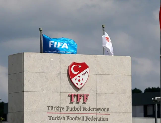 Escándalo en Turquía: 102 futbolistas sancionados por participar en apuestas deportivas