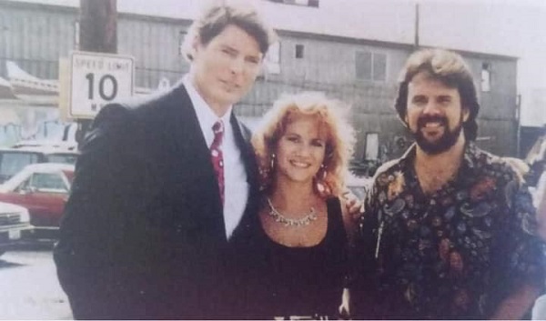 Christopher Reeve protagonizó el videoclip «Heroína Solitaria» de Pimpinela en 1992