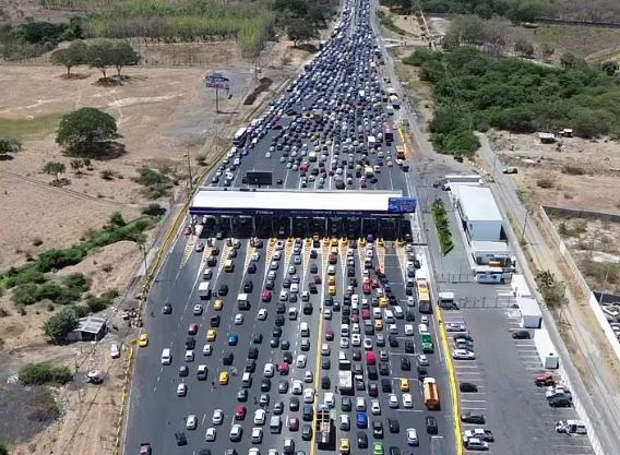 75 384 vehículos han salido desde Guayaquil hacia las playas de Guayas y Santa Elena por el feriado