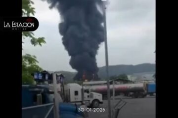 Bomberos controlan incendio en la Refinería de Esmeraldas este 30 de enero