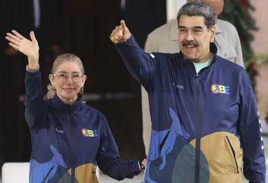 EE.UU. captura a Maduro y su esposa y los saca de Venezuela en «un ataque a gran escala», dice Trump