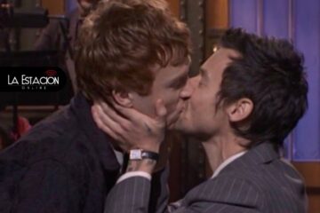 Harry Styles sorprende al besar a Ben Marshall durante el programa ‘Saturday Night Live’