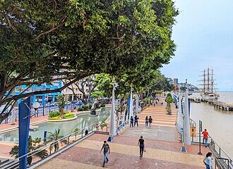 Ataque armado afuera del Malecón 2000 en Guayaquil deja un comerciante asesinado