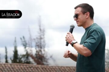 Daniel Noboa entrega maquinaria y títulos de propiedad a productores del Austro