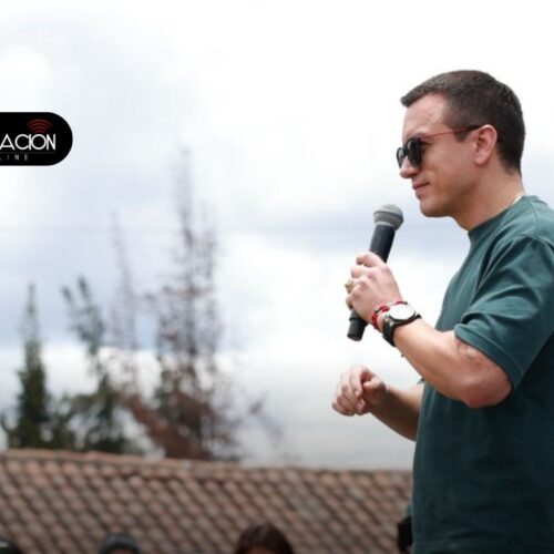 Daniel Noboa entrega maquinaria y títulos de propiedad a productores del Austro