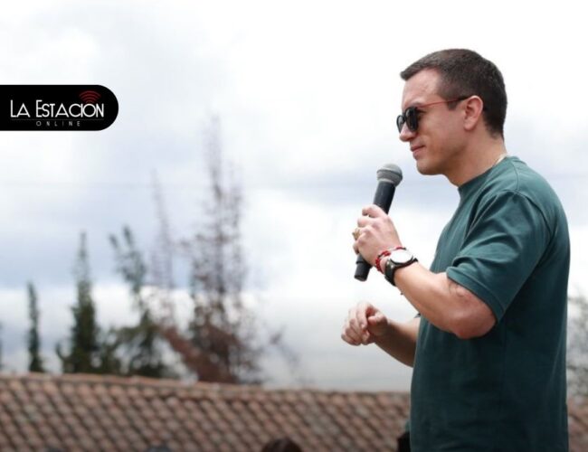 Daniel Noboa entrega maquinaria y títulos de propiedad a productores del Austro