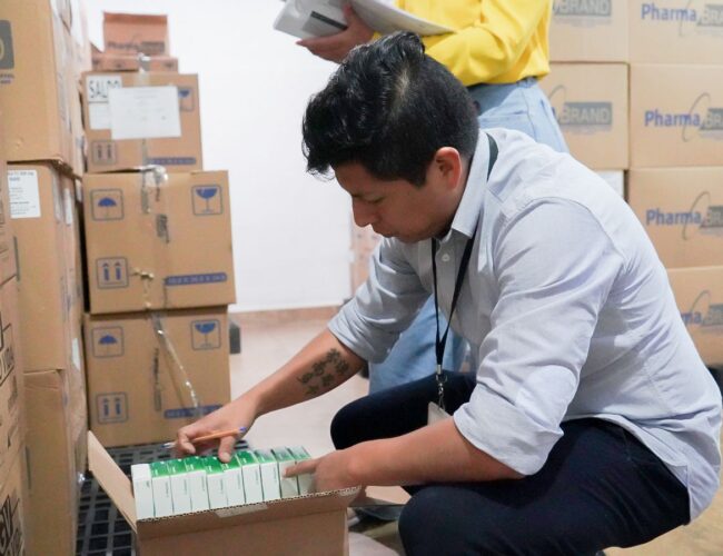 IESS inicia recepción de 169 millones de unidades de 102 fármacos esenciales para su distribución a escala nacional