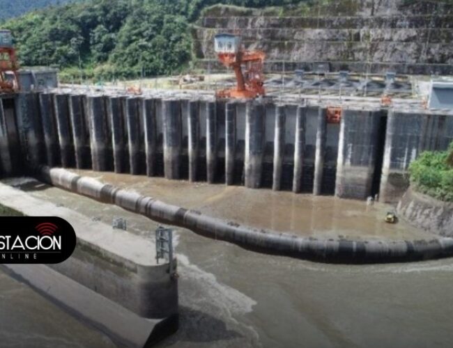 Coca Codo Sinclair opera a menos de la mitad de su capacidad en el estiaje, mientras la demanda sube en Ecuador