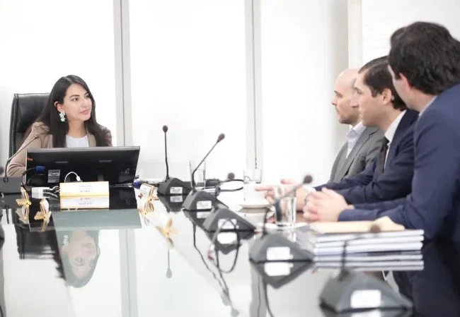 Petróleo al alza genera $50 millones de ingresos extras para Ecuador en marzo de 2026