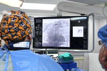 Gobierno del presidente Noboa invierte 4,7 millones en prótesis, endoprótesis e implantes corporales para el IESS