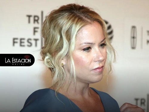 Christina Applegate, hospitalizada mientras enfrenta la Esclerosis múltiple