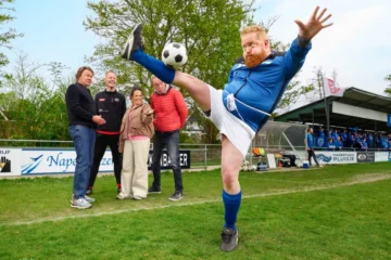 ¡Al ritmo de «Live Is Life»! Cadena deportiva revive el mítico calentamiento de Maradona para impulsar el fútbol amateur.