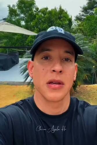 El cantante Daddy Yankee se sumó a las acciones de apoyo para las familias afectadas por los recientes terremotos en Venezuela, al visitar un centro de acopio instalado en el estadio Hiram Bithorn, en Puerto Rico.