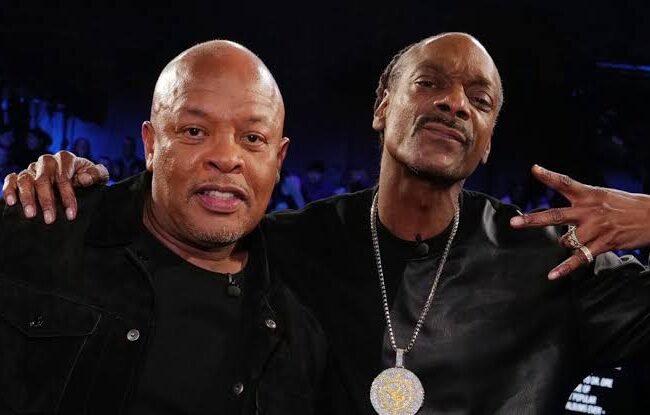 Dr. Dre y Snoop Dogg continúan siendo una de las duplas más influyentes en la historia del hip hop, tras consolidar el sonido del rap de la Costa Oeste desde la década de 1990.