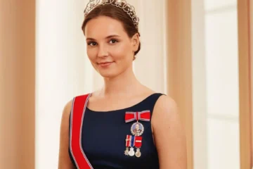 La princesa heredera de Noruega, Ingrid Alexandra, protagonizó un emotivo encuentro con la selección nacional tras la histórica victoria por 2-1 sobre Brasil en los octavos de final del Mundial.