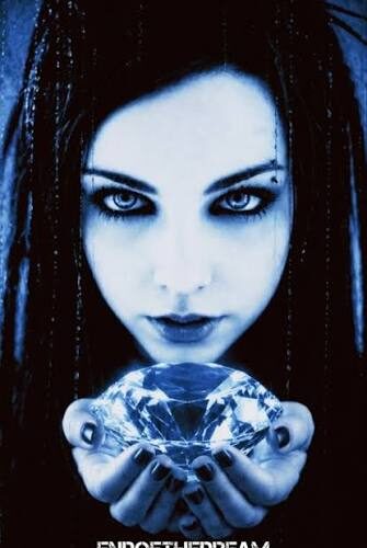 Evanescence marcó un antes y un después en la historia del rock con una inolvidable presentación de «Bring Me to Life» durante los Billboard Music Awards 2003.