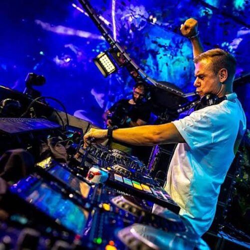 El DJ y productor neerlandés Armin van Buuren sorprendió a miles de asistentes durante una edición de Armin Only con una puesta en escena que hizo creer al público que el espectáculo sufría una falla técnica.