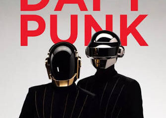 En 2013, Daft Punk, junto a Pharrell Williams y Nile Rodgers, marcaron un antes y un después en la música con «Get Lucky», uno de los mayores éxitos de la última década.