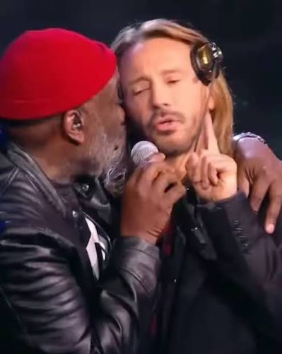 A casi dos décadas de su lanzamiento, «World, Hold On (Children of the Sky)», de Bob Sinclar junto a Steve Edwards, continúa siendo uno de los temas más emblemáticos de la música house.