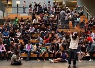 A más de una década de su auge, el Harlem Shake sigue siendo recordado como una de las tendencias virales más exitosas de internet.