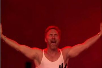 David Guetta hizo vibrar el Mainstage de Tomorrowland 2025 con un espectacular triple mashup que se convirtió en uno de los momentos más comentados del festival.